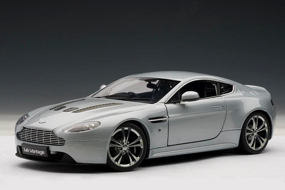 AUTOart: 2010 Aston Martin V12 Vantage - Silver (70206) in 1:18 scale