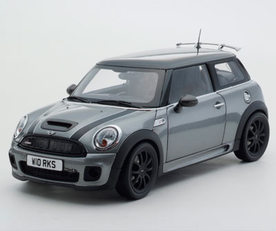 Kyosho: MINI Cooper 'John Cooper Works' - Silver (08743S) in 1:18