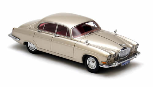 NEO Scale Models: 1961 Jaguar MK10 - Gold Metallic (43905) in 1:43