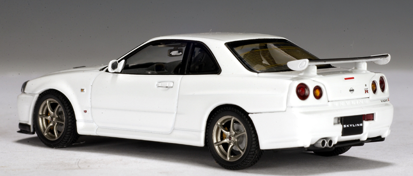 AUTOart: Nissan Skyline R34 GTR V-Spec II - White Pearl (57333) in 1:43  scale