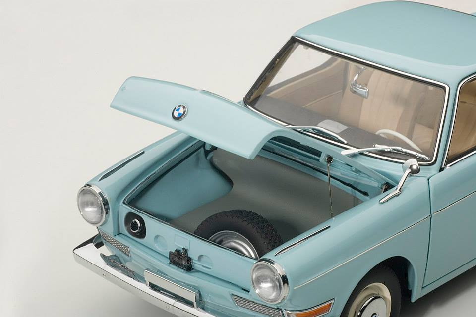 AUTOart: BMW 700 Sport Coupe - Ceramic Blue (70653) in 1:18 scale