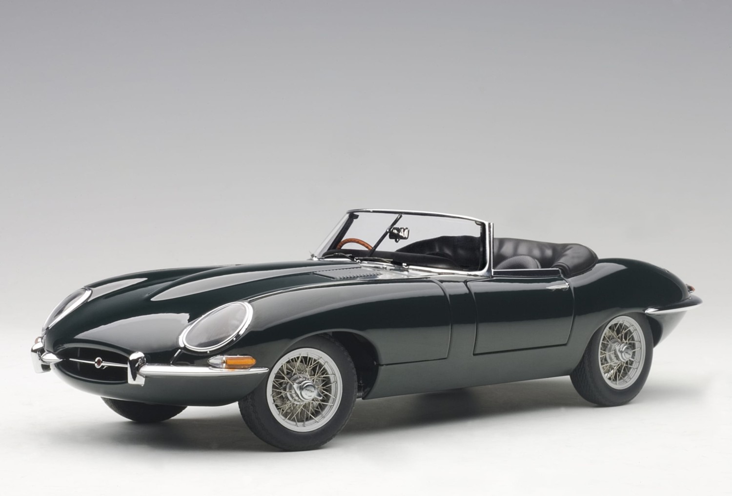 Jaguar E-Type Roadster Series I 3.8 - Green w/ Wire-Spoke Wheels
