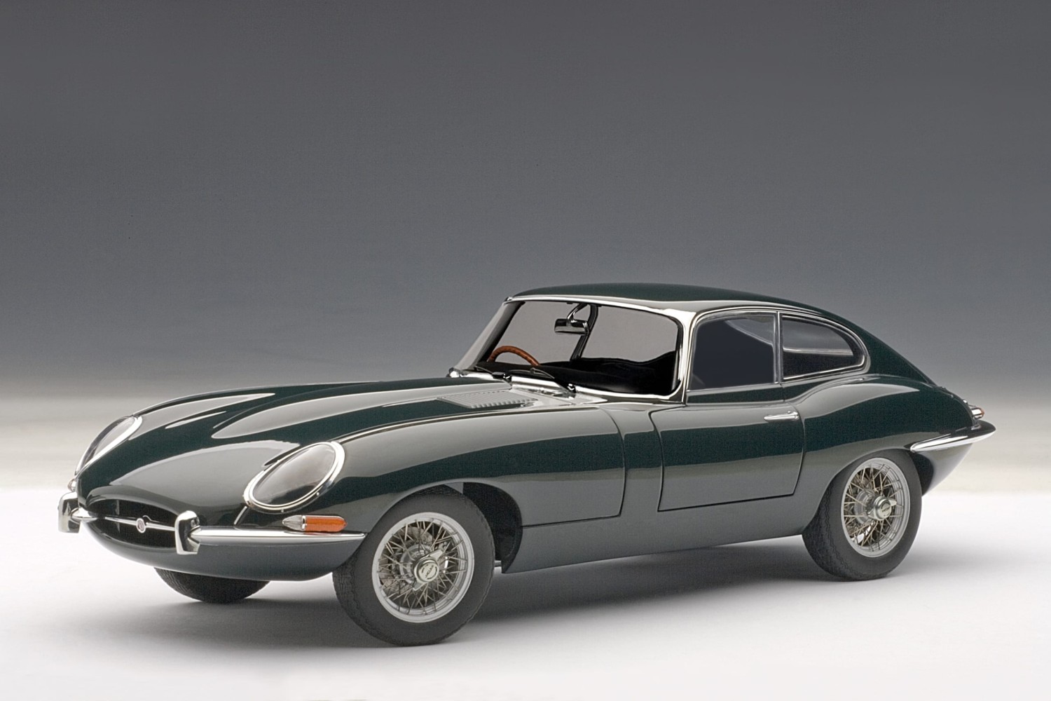 Jaguar E-Type Coupe Series I 3.8 - Green Metal Wire-Spoke Wheel