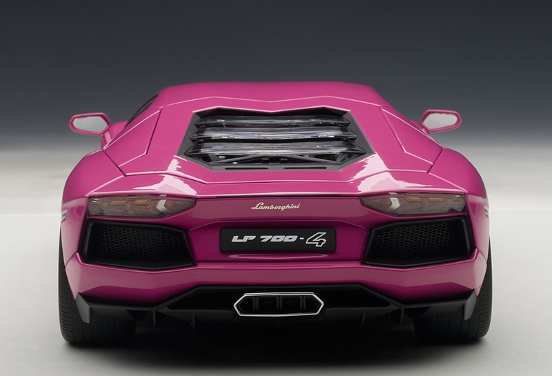 AUTOart: Lamborghini Aventador LP700-4 - Pink (74660) in 1:18