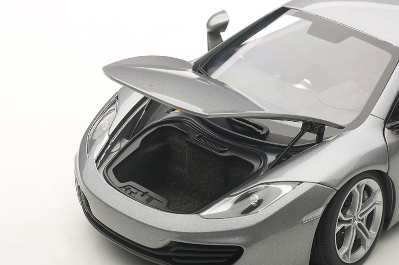 AUTOart: McLaren MP4-12C - Silver (76007) in 1:18 scale - mDiecast