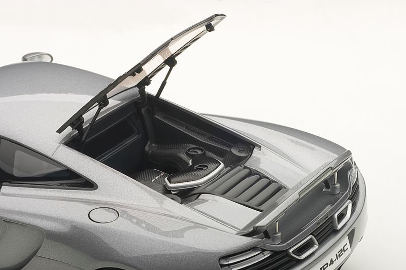 AUTOart: McLaren MP4-12C - Silver (76007) in 1:18 scale - mDiecast