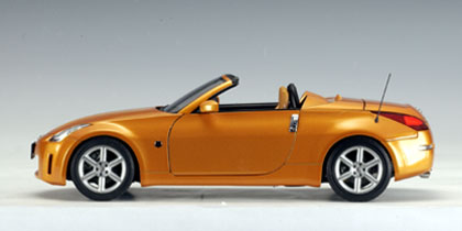 AUTOart: Nissan 350 Z Roadster - Sunset Orange - LHD (77372) in 1:18 scale