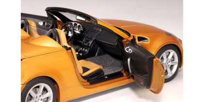 AUTOart: Nissan 350 Z Roadster - Sunset Orange - LHD (77372) in 1:18 scale