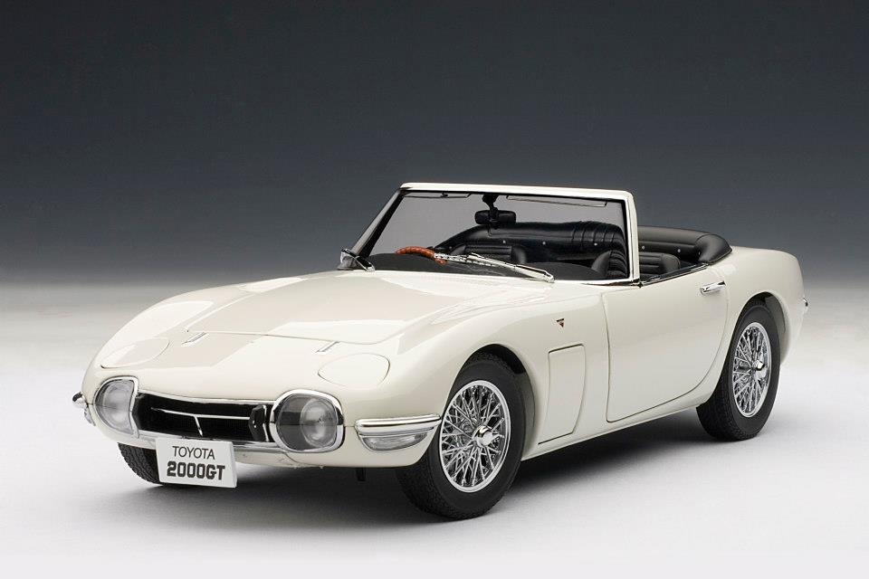 AUTOart: Toyota 2000 GT Cabriolet (Upgraded) - White (78736) in 1:18 scale