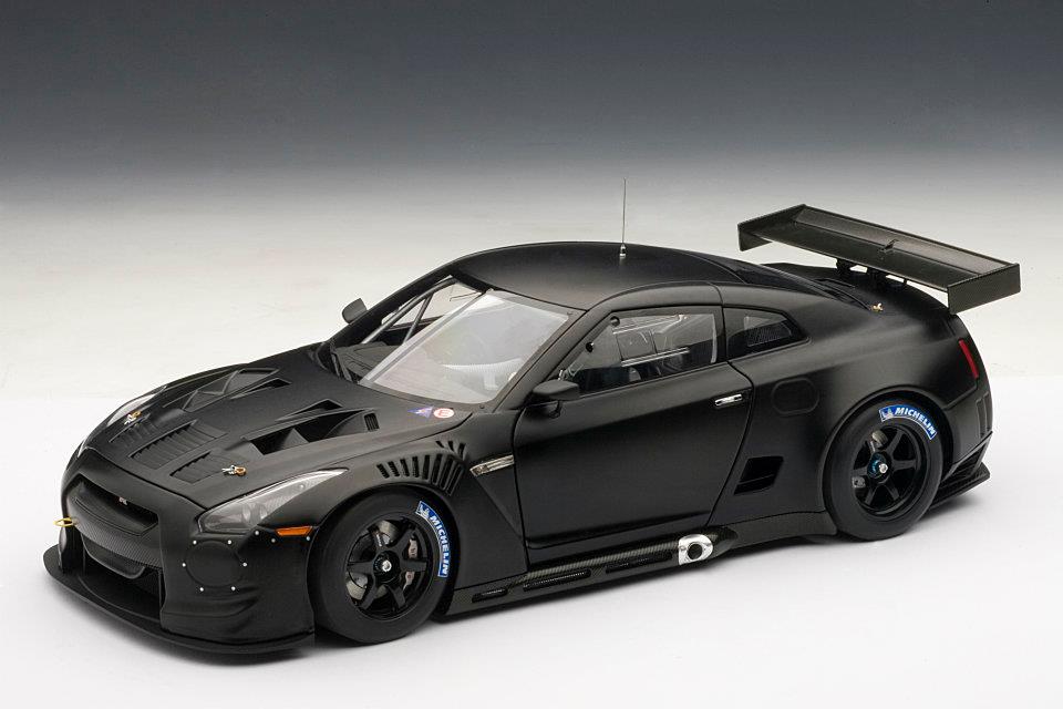 魅力的な価格 AUTOart 1 18 NISSAN GT-R FIA GT1マットホワイト