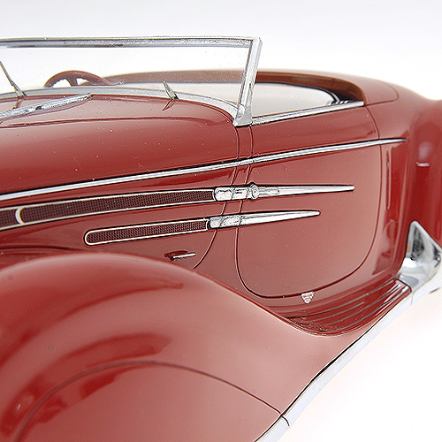 Minichamps: 1939 Delahaye Type 165 Cabriolet - Red w/ White Interior (107  116130) in 1:18 scale