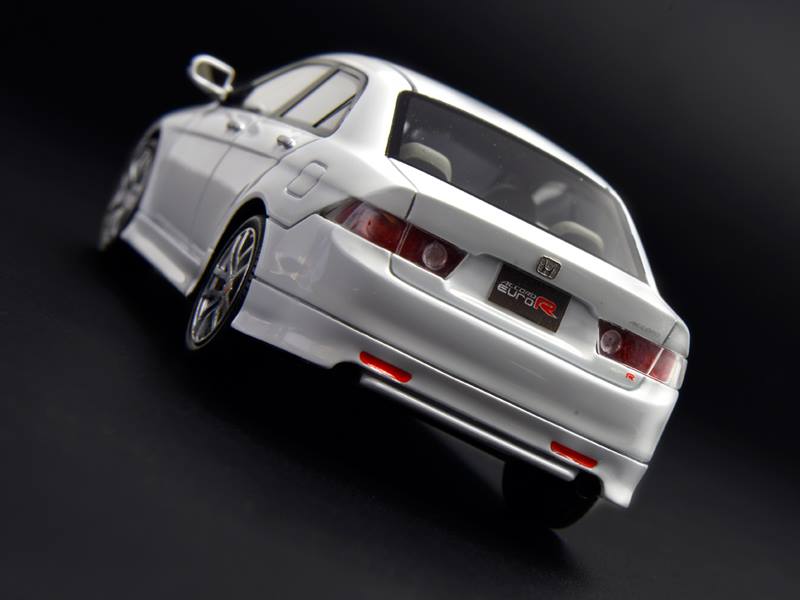 One Model: Honda Accord Euro R CL7 - White (2) in 1:43 scale