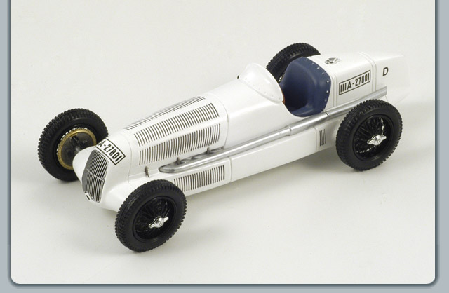 Spark: 1939 Mercedes-Benz W25 - White (S1039) in 1:43 scale - mDiecast