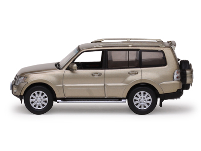 Vitesse: Mitsubishi Pajero - Platinum Beige Metallic (29321) in 1