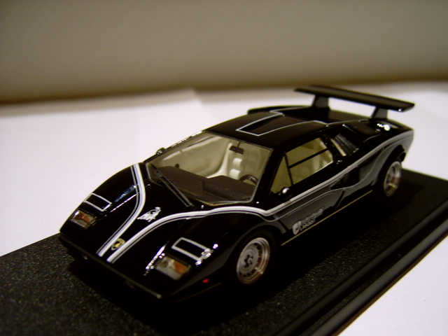 MR Collection: Lamborghini Countach LP 500 R in 1:43 scale - mDiecast