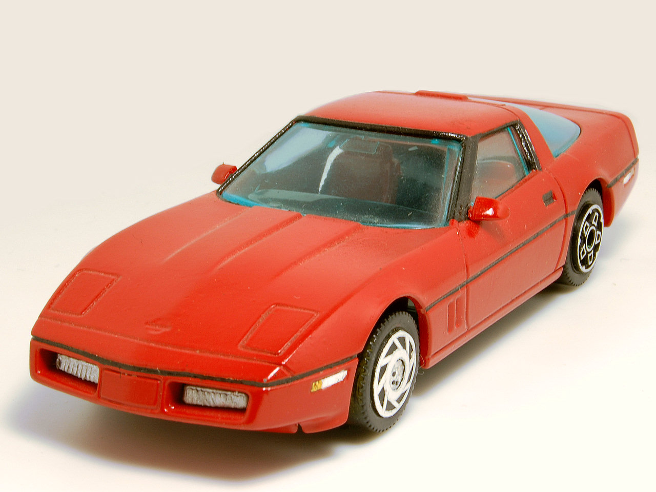 Bburago: 1983 Chevrolet Corvette - Red (4192) in 1:43 scale - mDiecast