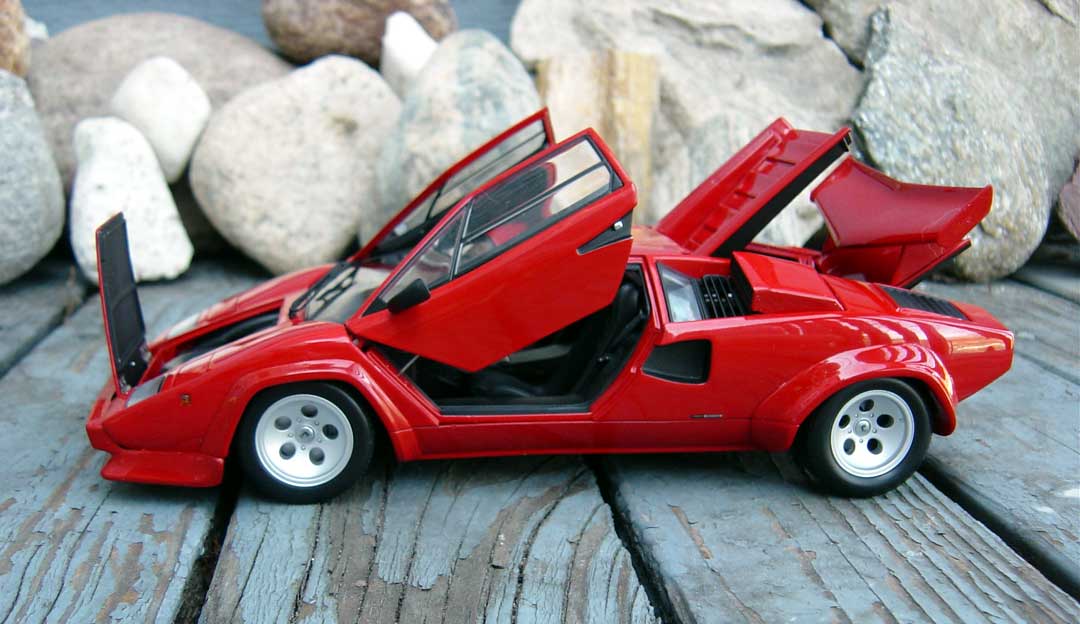 Kyosho: Lamborghini Countach LP500 - Red (08322R) in 1:18 scale