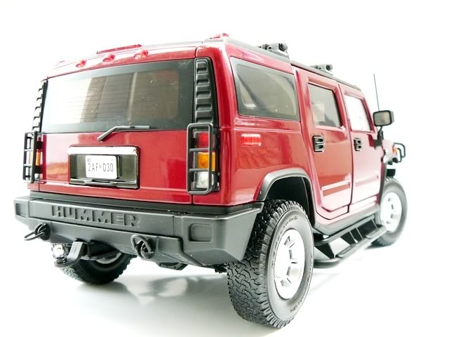 Highway 61: 2005 Hummer H2 - Red in 1:18 scale - mDiecast