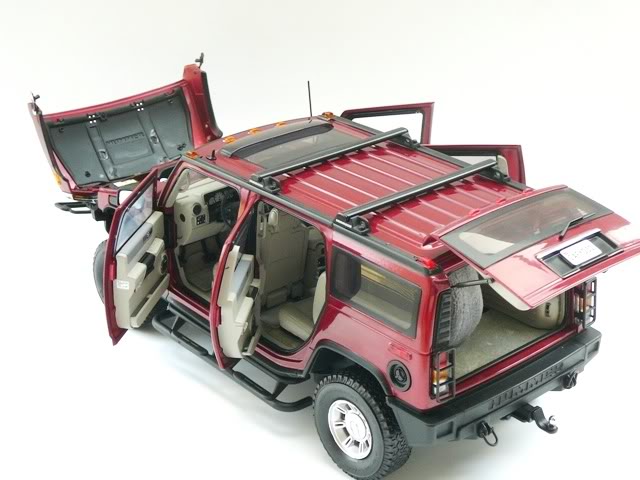 Highway 61: 2005 Hummer H2 - Red in 1:18 scale - mDiecast